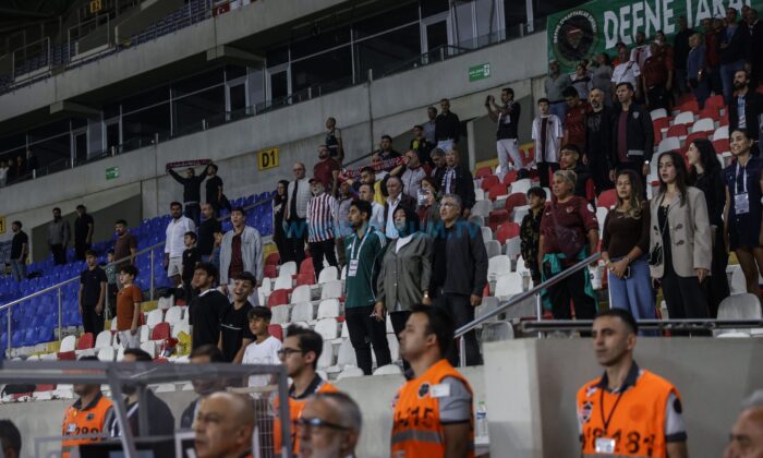 Deplasman Tribününde 20 Taraftar